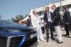 Celebrities de todo el mundo prueban el nuevo Toyota Mirai.