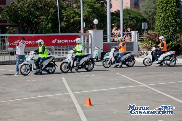 Honda Canarias celebró con éxito un nuevo curso de conducción de scooters.