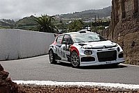 Juan Pedro y Gustavo Escobar satisfechos de cruzar la meta del Rallye Norte.