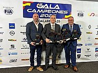José Manuel González y Carlos Ramos reciben en Madrid el premio a la temporada 2025.